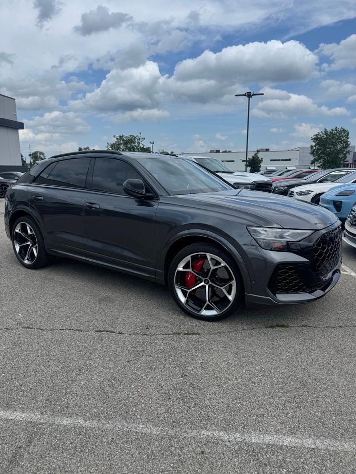 2025 Audi RS Q8 -'s photo