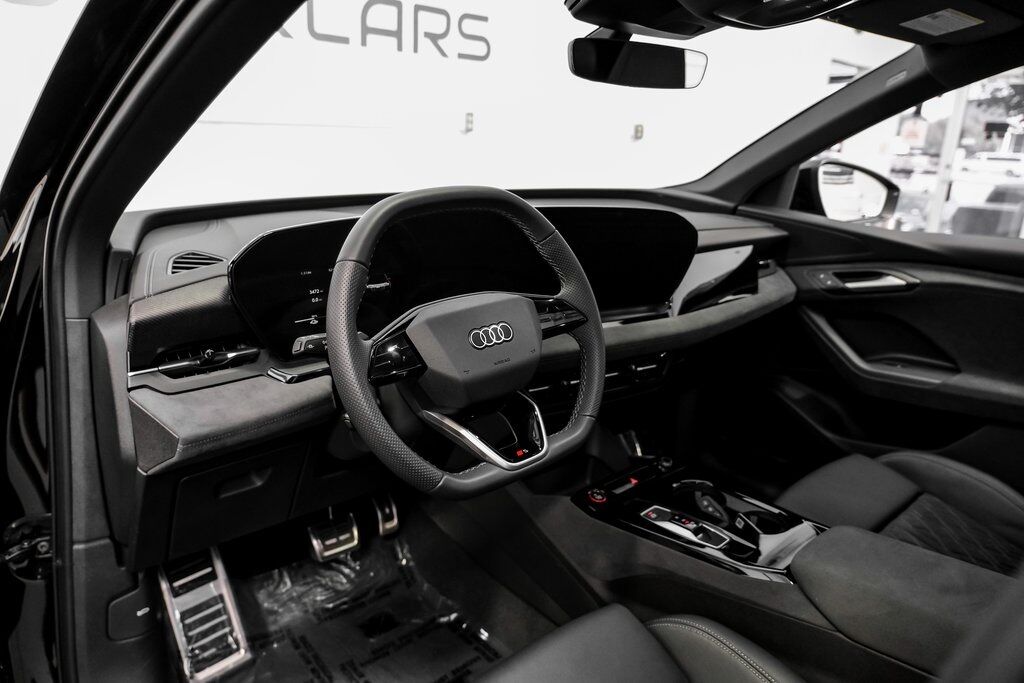 2025 Audi SQ6 e-tron Premium