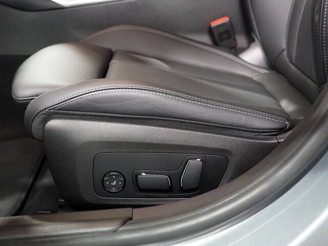 2025 BMW 3 Series 330i Sedan *NAVIGATION, CURVED DISPLAY, SAFETY ALERTS, PARKING ASSIST, 360 VIEW CAMERAS, COLOR TOUCHSCREEN, MOONROOF, HEATED SEATS/STEERING, REMOTE START, COMFORT ACCESS, WIRELESS CHARGING, ANDROID & APPLE Round Rock TX