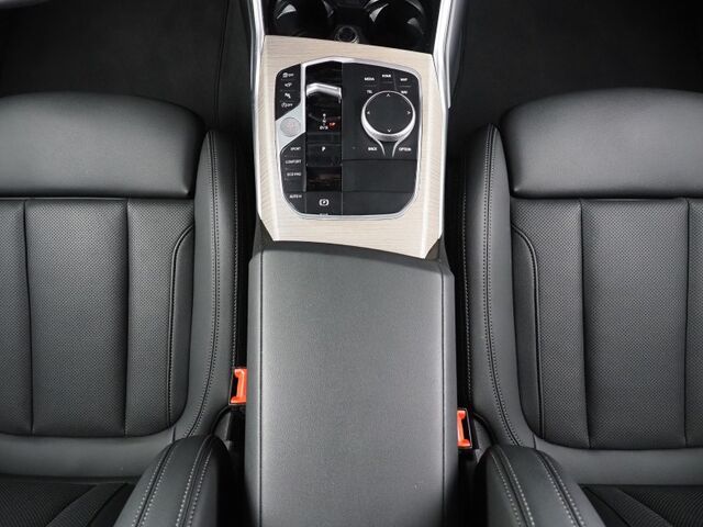 2025 BMW 3 Series 330i Sedan *NAVIGATION, CURVED DISPLAY, SAFETY ALERTS, PARKING ASSIST, 360 VIEW CAMERAS, COLOR TOUCHSCREEN, MOONROOF, HEATED SEATS/STEERING, REMOTE START, COMFORT ACCESS, WIRELESS CHARGING, ANDROID & APPLE Round Rock TX