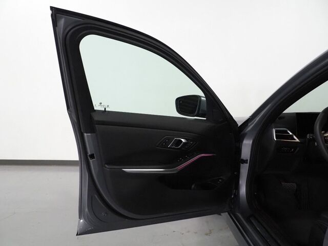 2025 BMW 3 Series 330i Sedan *NAVIGATION, CURVED DISPLAY, SAFETY ALERTS, PARKING ASSIST, 360 VIEW CAMERAS, COLOR TOUCHSCREEN, MOONROOF, HEATED SEATS/STEERING, REMOTE START, COMFORT ACCESS, WIRELESS CHARGING, ANDROID & APPLE Round Rock TX