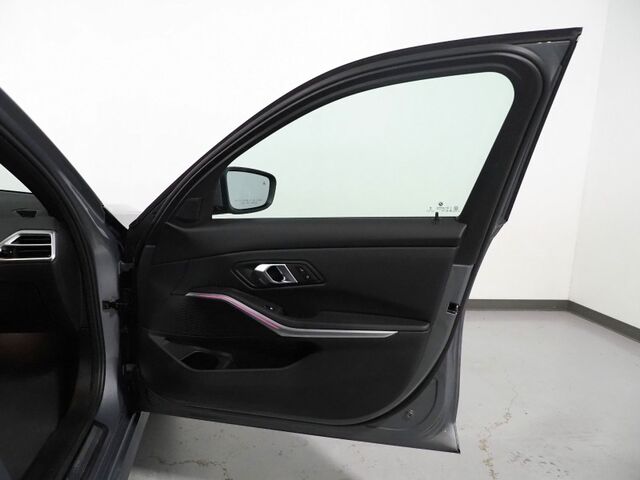2025 BMW 3 Series 330i Sedan *NAVIGATION, CURVED DISPLAY, SAFETY ALERTS, PARKING ASSIST, 360 VIEW CAMERAS, COLOR TOUCHSCREEN, MOONROOF, HEATED SEATS/STEERING, REMOTE START, COMFORT ACCESS, WIRELESS CHARGING, ANDROID & APPLE Round Rock TX