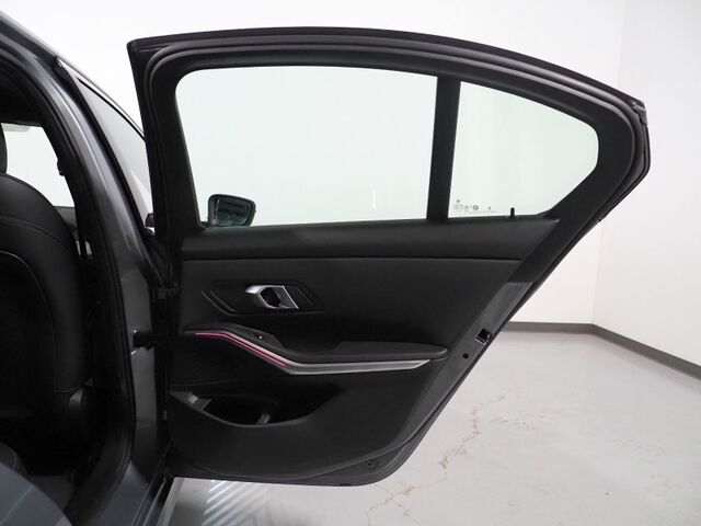 2025 BMW 3 Series 330i Sedan *NAVIGATION, CURVED DISPLAY, SAFETY ALERTS, PARKING ASSIST, 360 VIEW CAMERAS, COLOR TOUCHSCREEN, MOONROOF, HEATED SEATS/STEERING, REMOTE START, COMFORT ACCESS, WIRELESS CHARGING, ANDROID & APPLE Round Rock TX