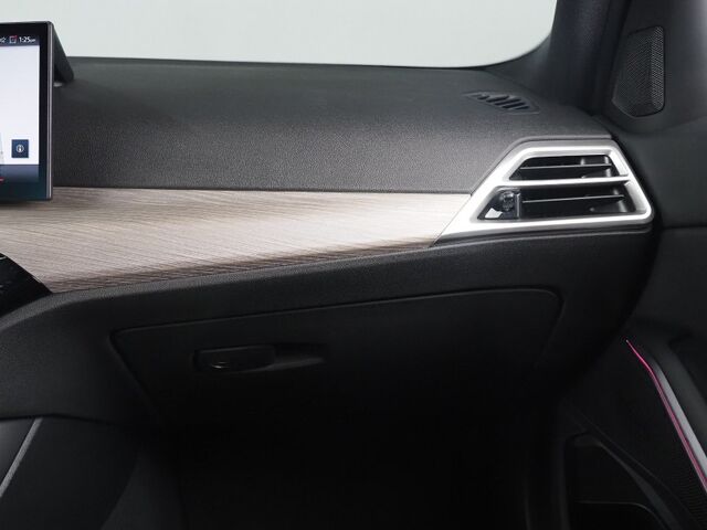 2025 BMW 3 Series 330i Sedan *NAVIGATION, CURVED DISPLAY, SAFETY ALERTS, PARKING ASSIST, 360 VIEW CAMERAS, COLOR TOUCHSCREEN, MOONROOF, HEATED SEATS/STEERING, REMOTE START, COMFORT ACCESS, WIRELESS CHARGING, ANDROID & APPLE Round Rock TX