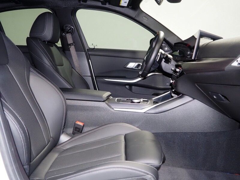 2025 BMW 3 Series M340i *HEADS-UP DISPLAY, NAVIGATION, CURVED DISPLAY, ADAPTIVE CRUISE, SAFETY ALERTS, 360 VIEW CAMERAS, MOONROOF, HEATED SEATS/STEERING, REMOTE START, AUTOMATIC PARKING, FULL LED HEADLIGHTS, HARMAN/KARDON, WIRELESS CHARGING, ANDROID & APPLE Round Rock TX