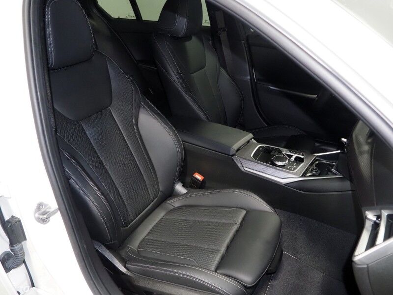 2025 BMW 3 Series M340i *HEADS-UP DISPLAY, NAVIGATION, CURVED DISPLAY, ADAPTIVE CRUISE, SAFETY ALERTS, 360 VIEW CAMERAS, MOONROOF, HEATED SEATS/STEERING, REMOTE START, AUTOMATIC PARKING, FULL LED HEADLIGHTS, HARMAN/KARDON, WIRELESS CHARGING, ANDROID & APPLE