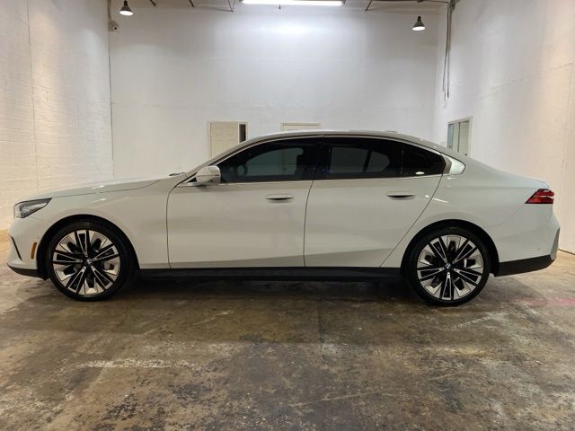 2025 BMW 5 Series 530i