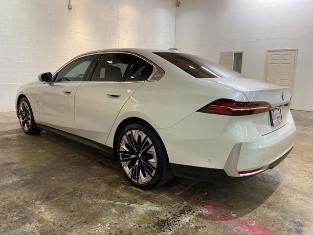 2025 BMW 5 Series 530i