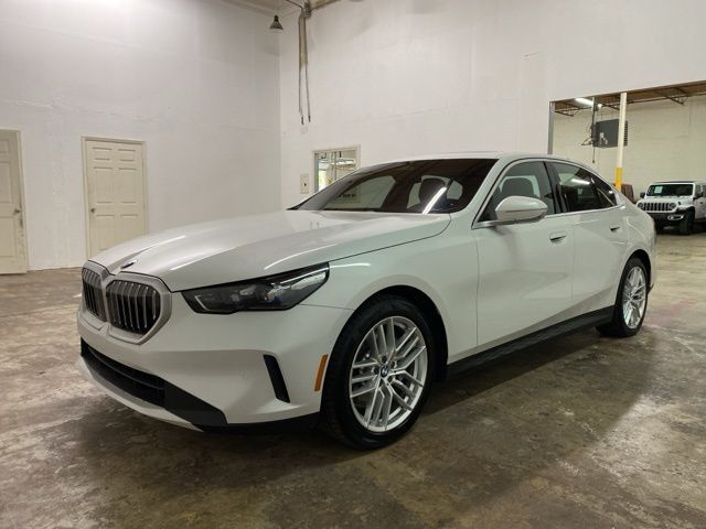 2025 BMW 5 Series 530i