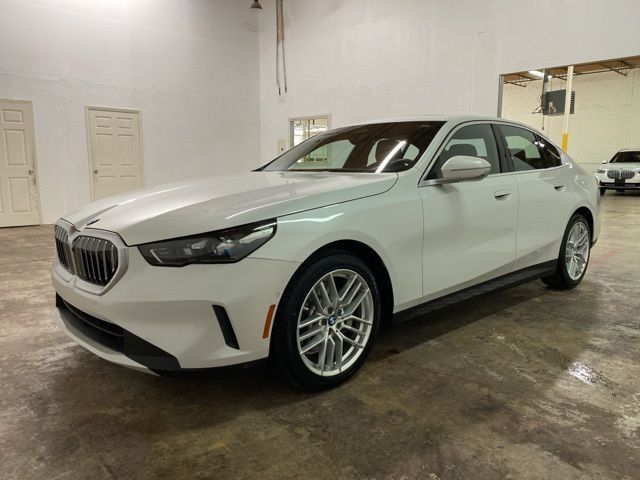 2025 BMW 5 Series 530i