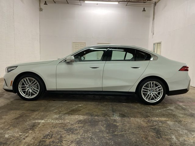 2025 BMW 5 Series 530i