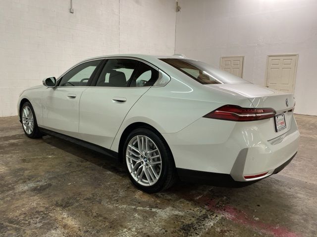 2025 BMW 5 Series 530i