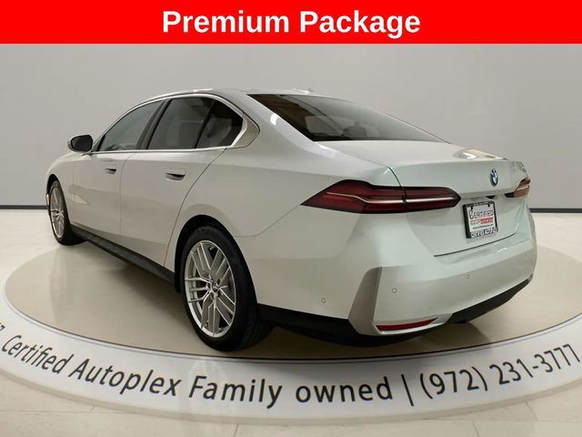 2025 BMW 5 Series 530i