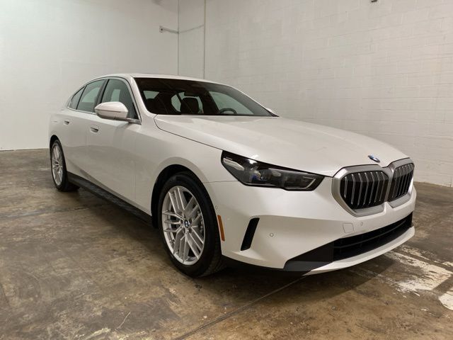2025 BMW 5 Series 530i