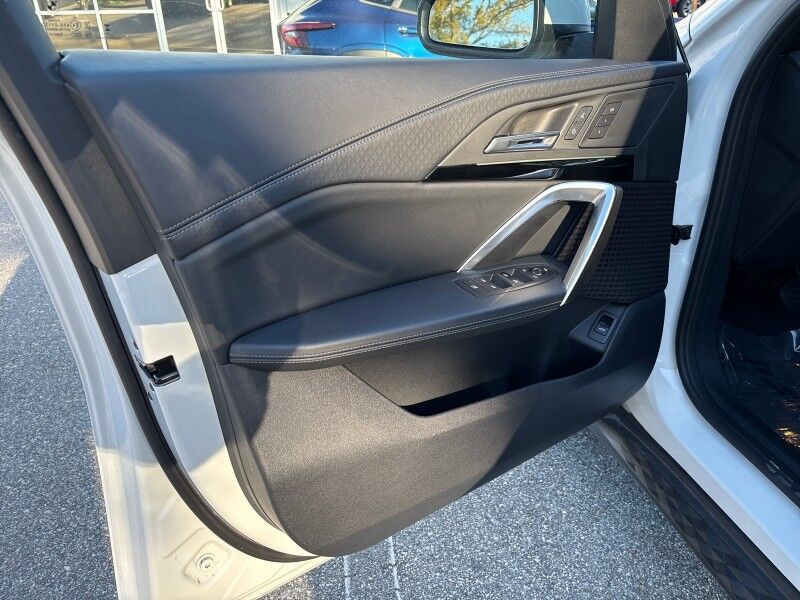 2025 BMW X2 xDrive28i w/CONVENIENCE PKG. PANO SUNROOF Seffner FL