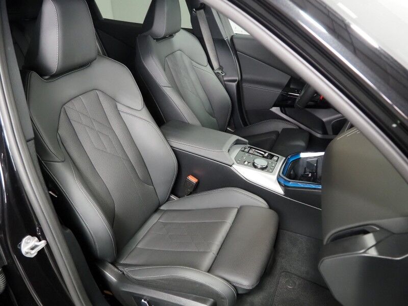 2025 BMW X3 M50 AWD *M SPORT PRO PKG, DRIVING ASSIST PRO PKG, HEADS-UP DISPLAY, NAVIGATION, ADAPTIVE CRUISE, SAFETY ALERTS, 360 CAMERAS, PANO SKY LOUNGE ROOF, CLIMATE SEATS, HEATED STEERING, HARMAN/KARDON, WIRELESS CHARGING