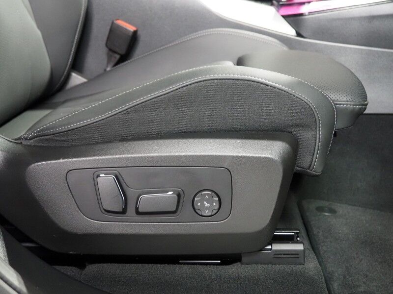 2025 BMW X3 xDrive30 AWD *M SPORT PKG, HEADS-UP DISPLAY, NAVIGATION, ADAPTIVE CRUISE, SAFETY ALERTS, 360 CAMERAS, PANO SKY LOUNGE ROOF, CLIMATE SEATS, HEATED STEERING, REMOTE START, WIRELESS CHARGING, ANDROID & APPLE Round Rock TX