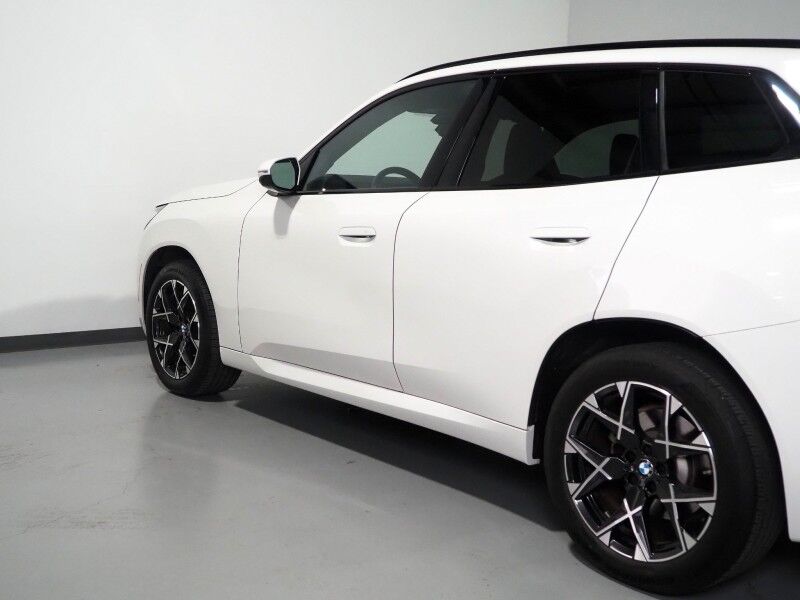 2025 BMW X3 xDrive30 AWD *M SPORT PKG, HEADS-UP DISPLAY, NAVIGATION, ADAPTIVE CRUISE, SAFETY ALERTS, 360 CAMERAS, PANO SKY LOUNGE ROOF, CLIMATE SEATS, HEATED STEERING, REMOTE START, WIRELESS CHARGING, ANDROID & APPLE Round Rock TX