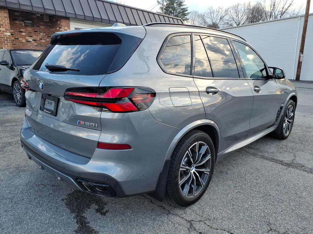 2025 BMW X5 M60i