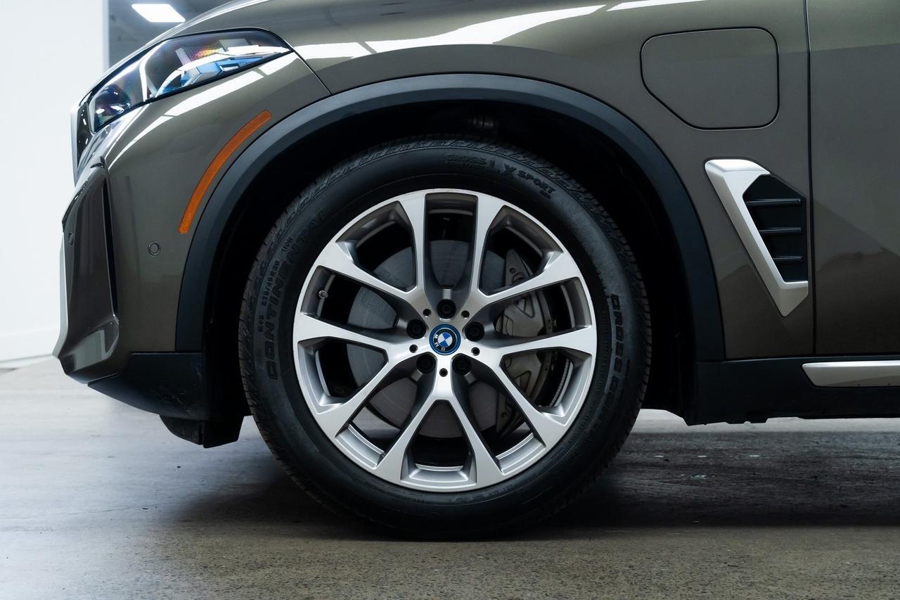 2025 BMW X5 xDrive50e Heated Seats Harman/ Kardon Audio Panoramic Moonro Portland OR