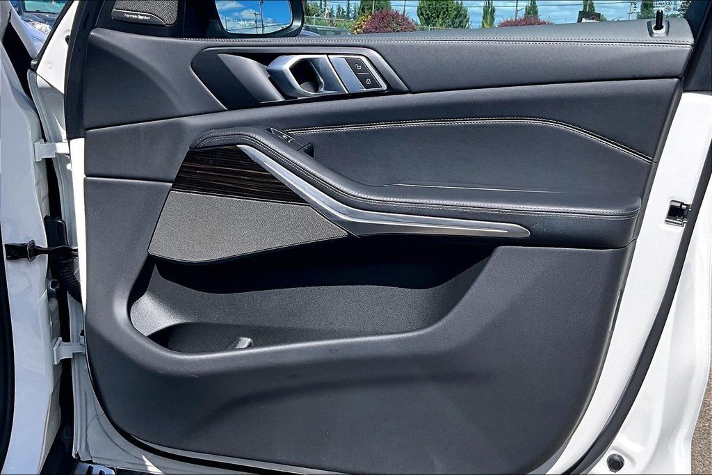 2025 BMW X5 xDrive50e OR