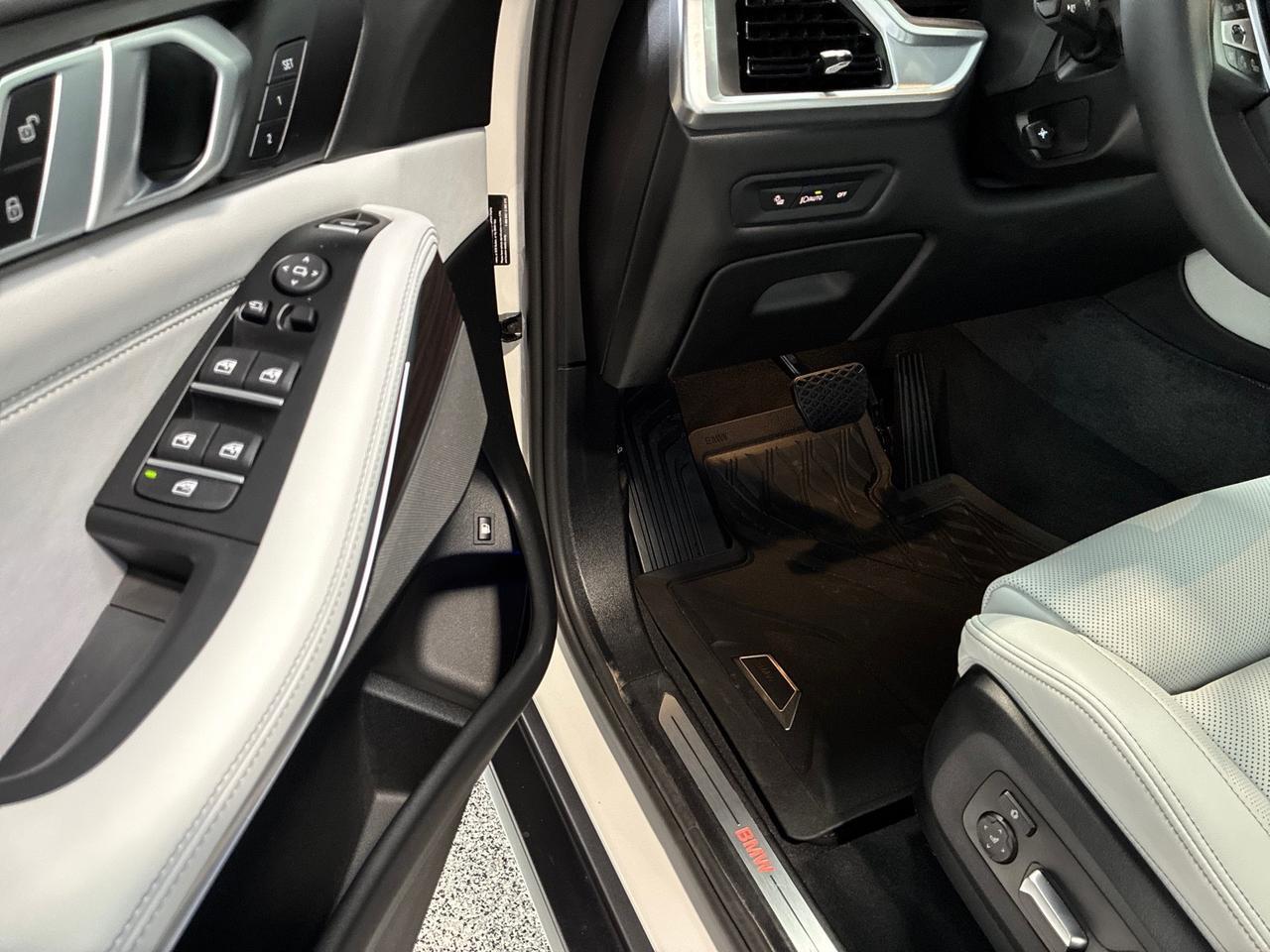 2025 BMW X5 xDrive50e, Parking Assistance Pkg, Premium Pkg, 21in Y-Spoke Wheels Houston TX