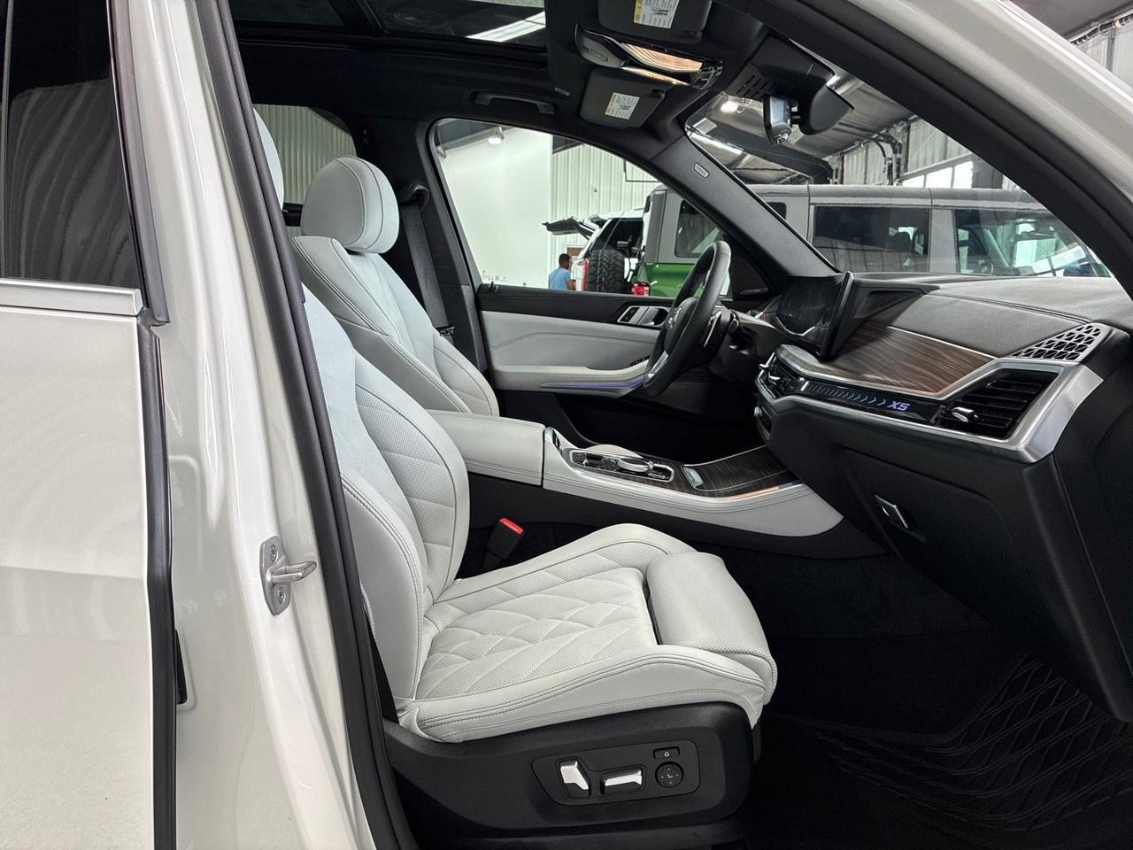 2025 BMW X5 xDrive50e, Parking Assistance Pkg, Premium Pkg, 21in Y-Spoke Wheels Houston TX