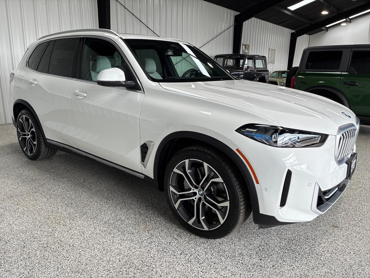 2025 BMW X5 xDrive50e, Parking Assistance Pkg, Premium Pkg, 21in Y-Spoke Wheels Houston TX