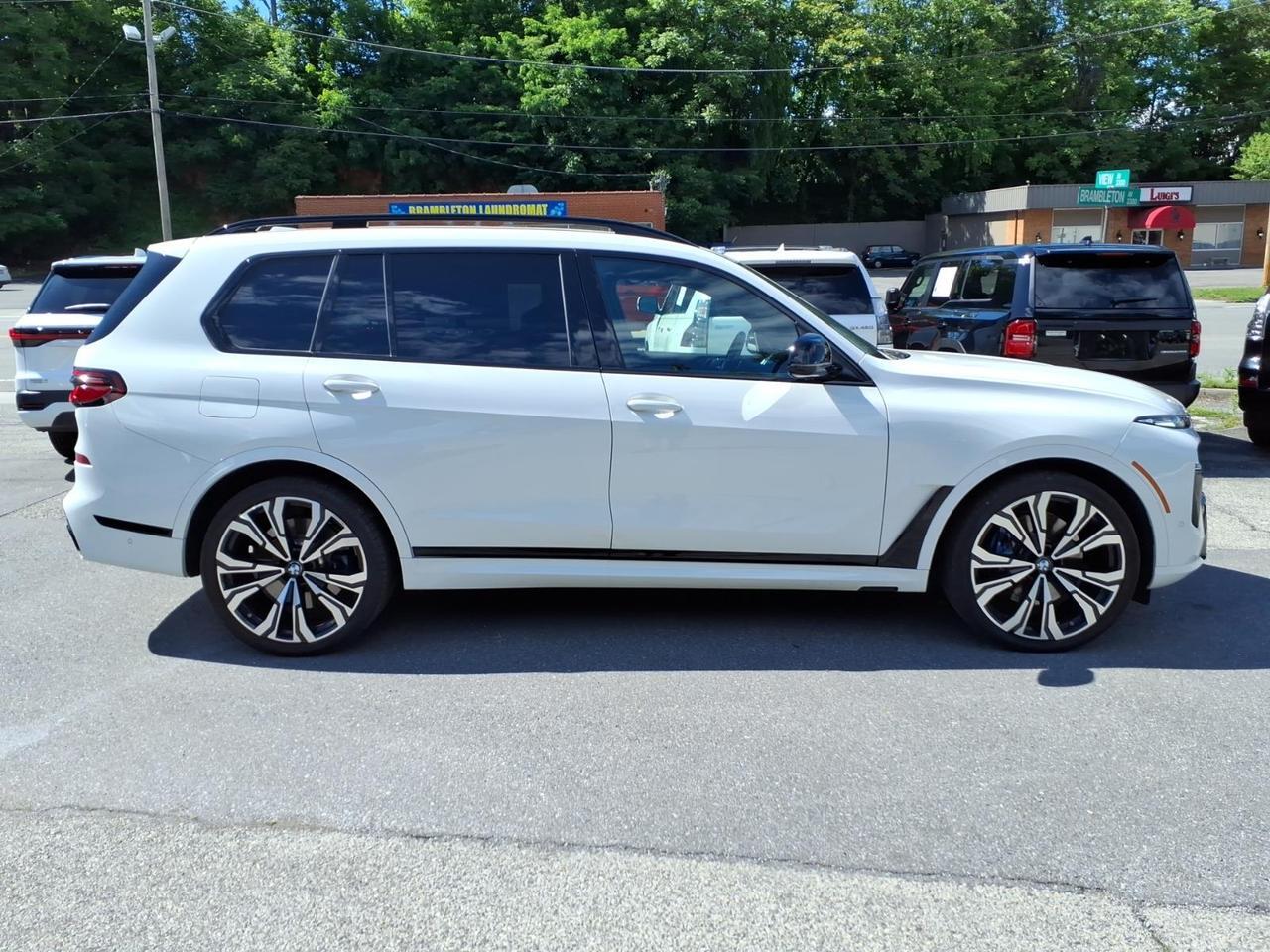 2025 BMW X7 M60i