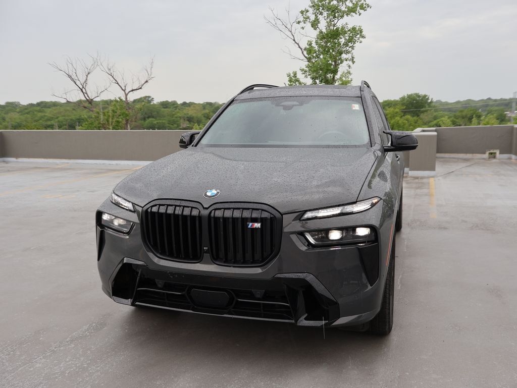 2025 BMW X7 M60i