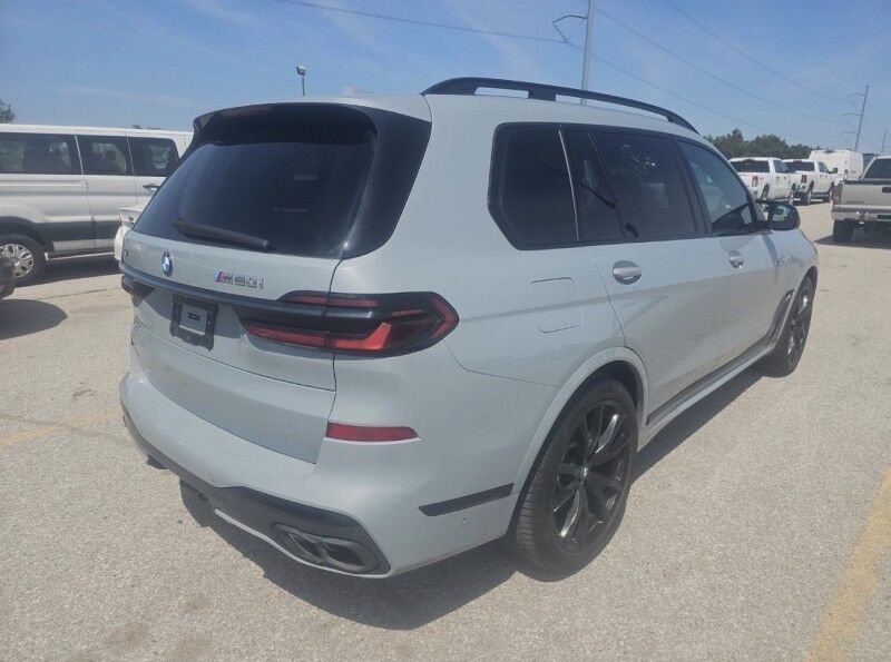 2025 BMW X7 M60i