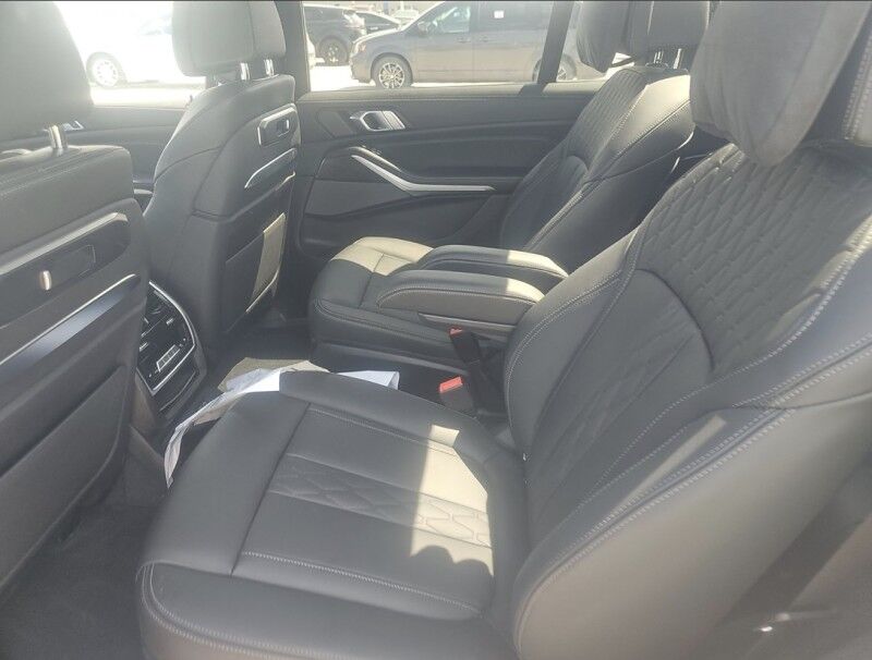 2025 BMW X7 M60i Willowbrook IL