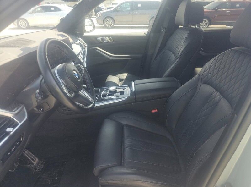 2025 BMW X7 M60i