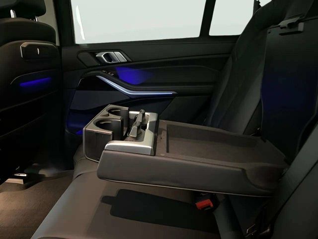 2025 BMW X7 40i - Photo 37