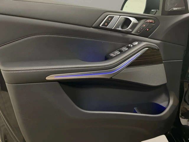 2025 BMW X7 40i - Photo 18