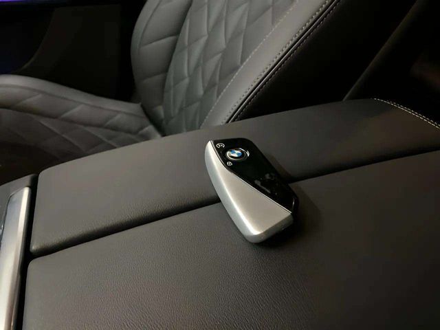 2025 BMW X7 40i - Photo 96