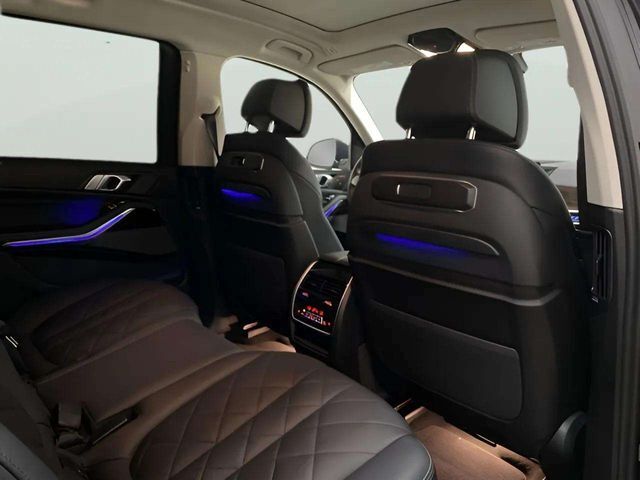 2025 BMW X7 40i - Photo 49