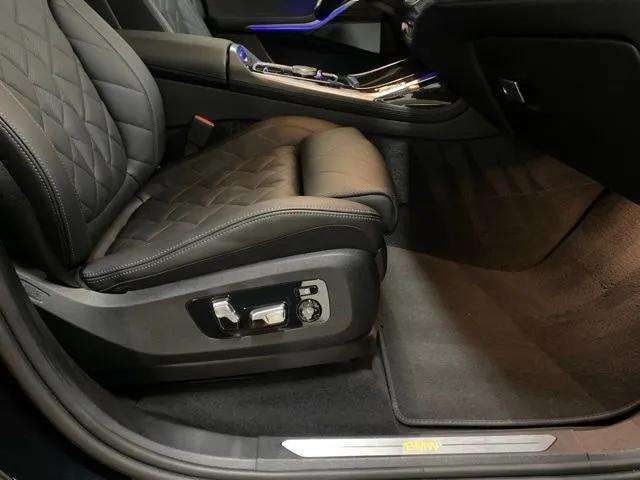 2025 BMW X7 40i - Photo 59