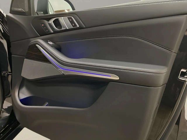2025 BMW X7 40i - Photo 53