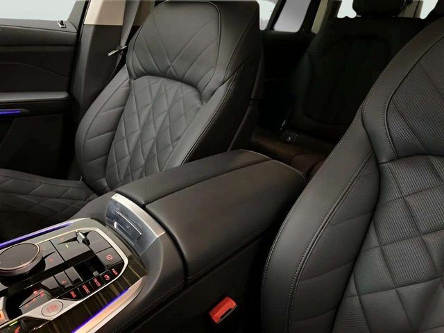 2025 BMW X7 40i - Photo 91