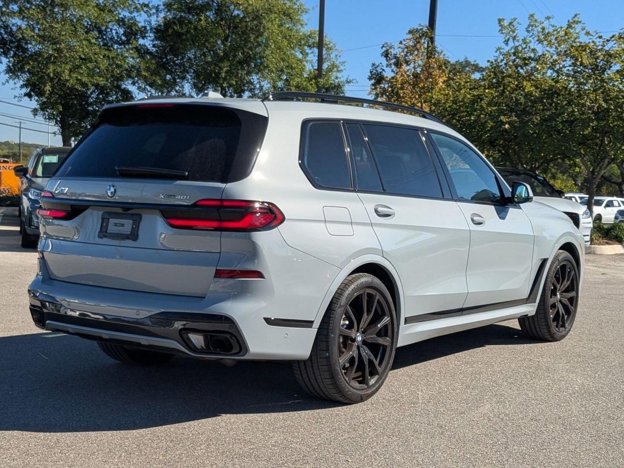 2025 BMW X7 xDrive40i
