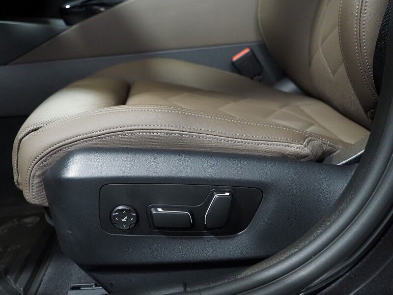 2025 BMW i5 eDrive40 Sedan *M SPORT PKG, DRIVING ASSIST PRO PKG, HEADS-UP DISPLAY, NAVIGATION, ADAPTIVE CRUISE, SAFETY ALERTS, MOONROOF, HEATED SEATS/STEERING, FULL LED LIGHTS, 20 INCH WHEELS, BOWERS & WILKINS, ANDROID & APPLE Round Rock TX