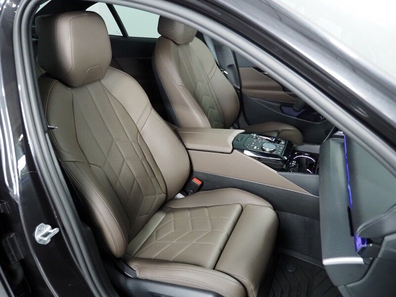 2025 BMW i5 eDrive40 Sedan *M SPORT PKG, DRIVING ASSIST PRO PKG, HEADS-UP DISPLAY, NAVIGATION, ADAPTIVE CRUISE, SAFETY ALERTS, MOONROOF, HEATED SEATS/STEERING, FULL LED LIGHTS, 20 INCH WHEELS, BOWERS & WILKINS, ANDROID & APPLE