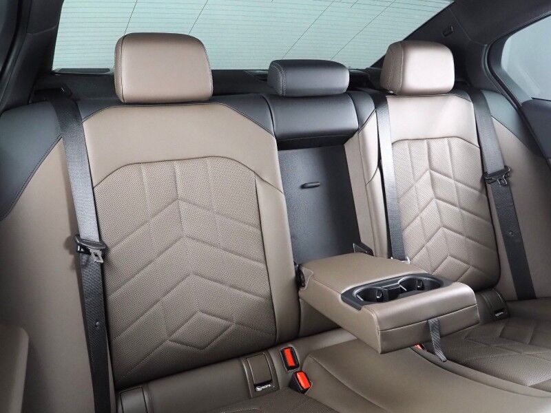 2025 BMW i5 eDrive40 Sedan *M SPORT PKG, DRIVING ASSIST PRO PKG, HEADS-UP DISPLAY, NAVIGATION, ADAPTIVE CRUISE, SAFETY ALERTS, MOONROOF, HEATED SEATS/STEERING, FULL LED LIGHTS, 20 INCH WHEELS, BOWERS & WILKINS, ANDROID & APPLE Round Rock TX