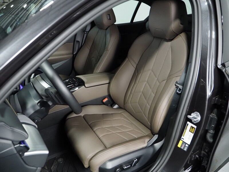 2025 BMW i5 eDrive40 Sedan *M SPORT PKG, DRIVING ASSIST PRO PKG, HEADS-UP DISPLAY, NAVIGATION, ADAPTIVE CRUISE, SAFETY ALERTS, MOONROOF, HEATED SEATS/STEERING, FULL LED LIGHTS, 20 INCH WHEELS, BOWERS & WILKINS, ANDROID & APPLE Round Rock TX