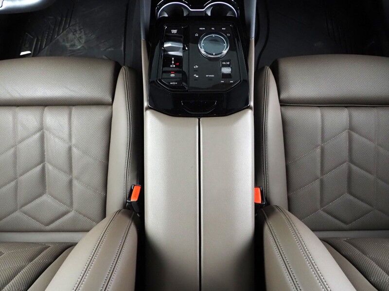 2025 BMW i5 eDrive40 Sedan *M SPORT PKG, DRIVING ASSIST PRO PKG, HEADS-UP DISPLAY, NAVIGATION, ADAPTIVE CRUISE, SAFETY ALERTS, MOONROOF, HEATED SEATS/STEERING, FULL LED LIGHTS, 20 INCH WHEELS, BOWERS & WILKINS, ANDROID & APPLE Round Rock TX