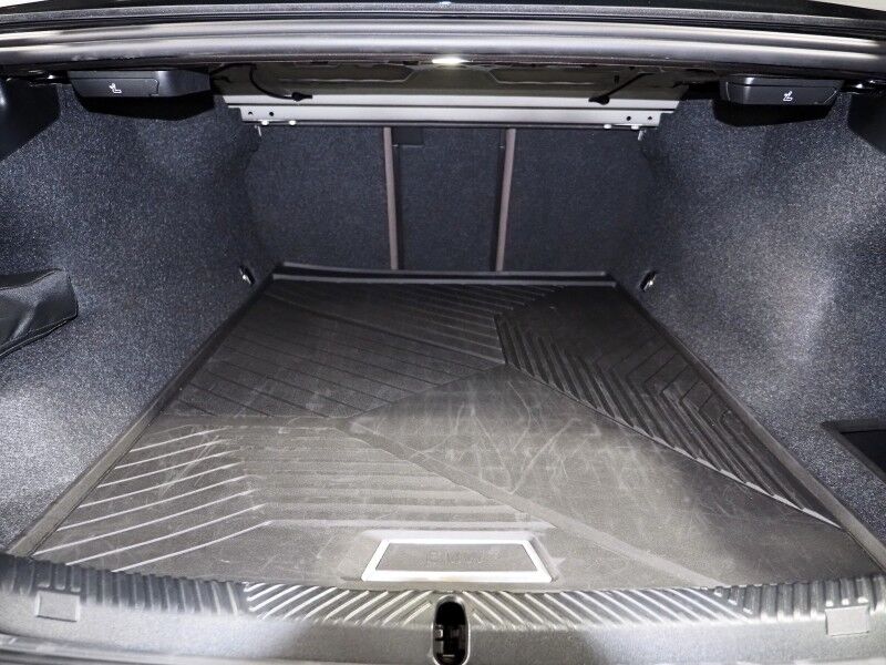 2025 BMW i5 eDrive40 Sedan *M SPORT PKG, DRIVING ASSIST PRO PKG, HEADS-UP DISPLAY, NAVIGATION, ADAPTIVE CRUISE, SAFETY ALERTS, MOONROOF, HEATED SEATS/STEERING, FULL LED LIGHTS, 20 INCH WHEELS, BOWERS & WILKINS, ANDROID & APPLE Round Rock TX