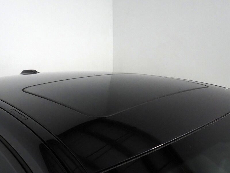 2025 BMW i5 eDrive40 Sedan *M SPORT PKG, DRIVING ASSIST PRO PKG, HEADS-UP DISPLAY, NAVIGATION, ADAPTIVE CRUISE, SAFETY ALERTS, MOONROOF, HEATED SEATS/STEERING, FULL LED LIGHTS, 20 INCH WHEELS, BOWERS & WILKINS, ANDROID & APPLE Round Rock TX