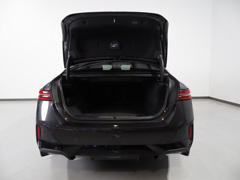 2025 BMW i5 eDrive40 Sedan *M SPORT PKG, DRIVING ASSIST PRO PKG, HEADS-UP DISPLAY, NAVIGATION, ADAPTIVE CRUISE, SAFETY ALERTS, MOONROOF, HEATED SEATS/STEERING, FULL LED LIGHTS, 20 INCH WHEELS, BOWERS & WILKINS, ANDROID & APPLE Round Rock TX