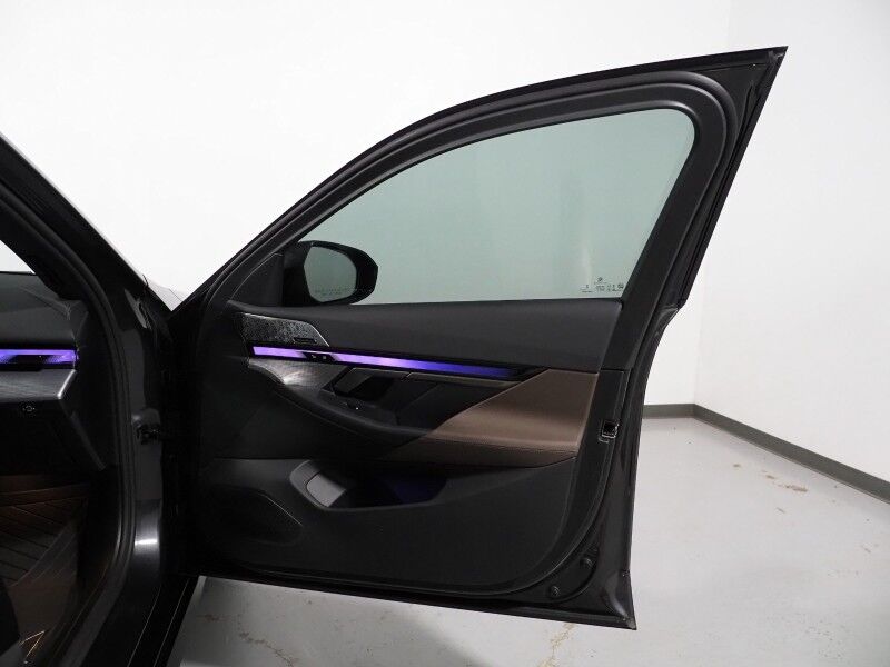 2025 BMW i5 eDrive40 Sedan *M SPORT PKG, DRIVING ASSIST PRO PKG, HEADS-UP DISPLAY, NAVIGATION, ADAPTIVE CRUISE, SAFETY ALERTS, MOONROOF, HEATED SEATS/STEERING, FULL LED LIGHTS, 20 INCH WHEELS, BOWERS & WILKINS, ANDROID & APPLE Round Rock TX